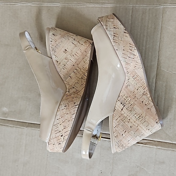 Stuart Weitzman beige patent leather cork wedge heel slingback shoes-7 - Picture 3 of 12